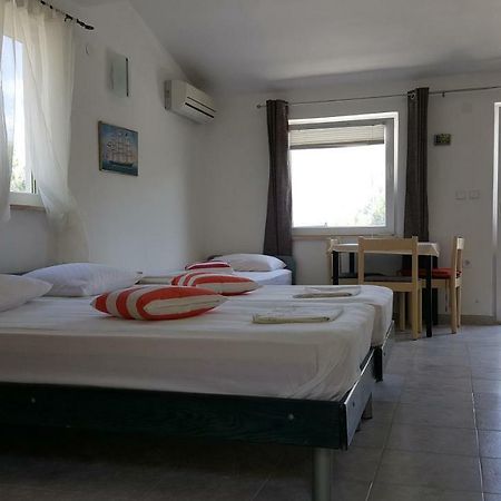 Apartment Viktor Сали Экстерьер фото