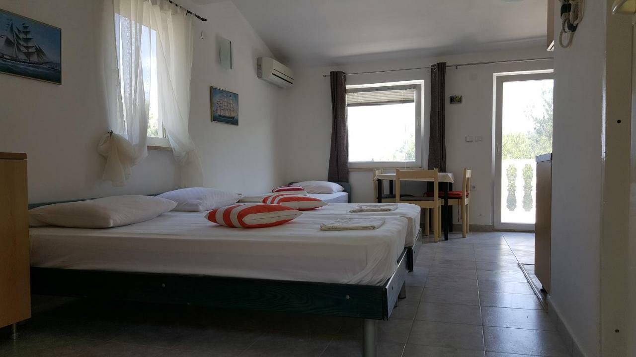 Apartment Viktor Сали Экстерьер фото